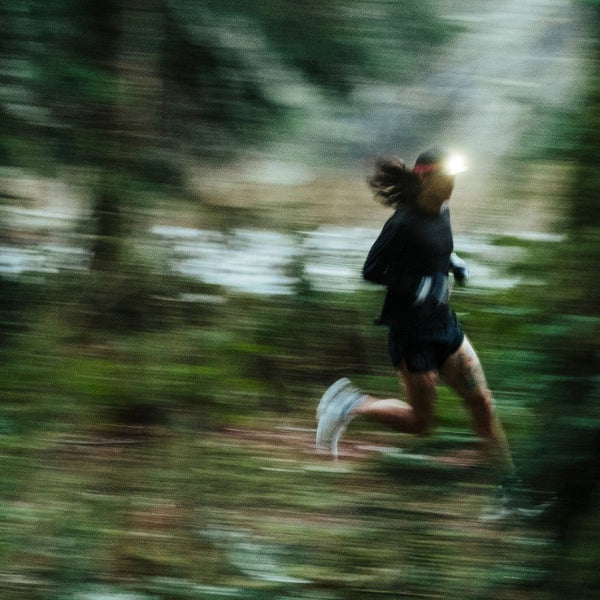 Linterna frontal con haz panorámico de 230° AdventureLight™