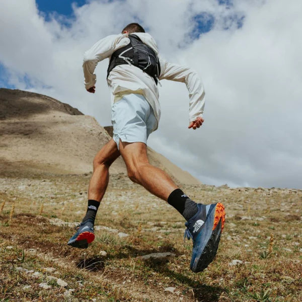 Linterna frontal con haz panorámico de 230° AdventureLight™